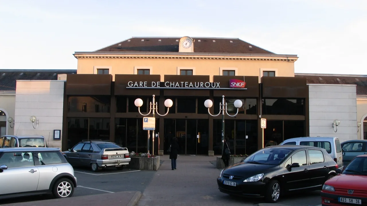 Gare de Châteauroux, façade en journée